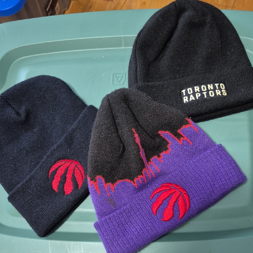 3 Toronto Raptors Beanie Set